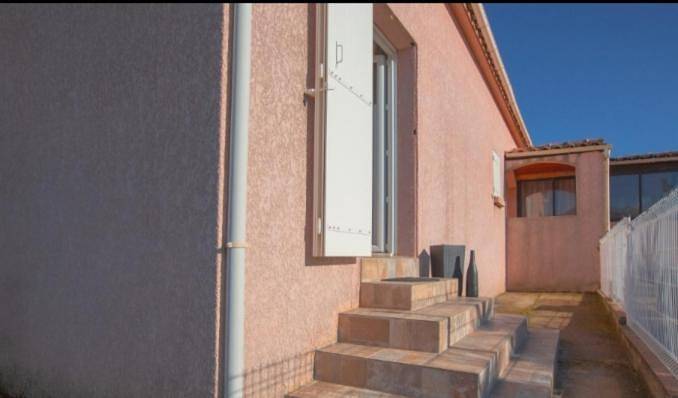 Location de vacances pour 3 personnes, avec terrasse ainsi que jardin et vue à Bastelicaccia - 2