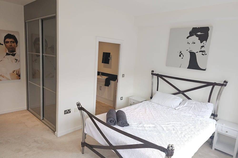 Geheel appartement, Travaal.com - Free-Wifi-Netflix-Parking - 2 Bedroom Apartment - Farnborough in Rushmoor, Hampshire