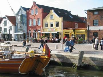 Ferienwohnung für 6 Personen, mit Seeblick und Balkon sowie Balkon/Terrasse in Husum