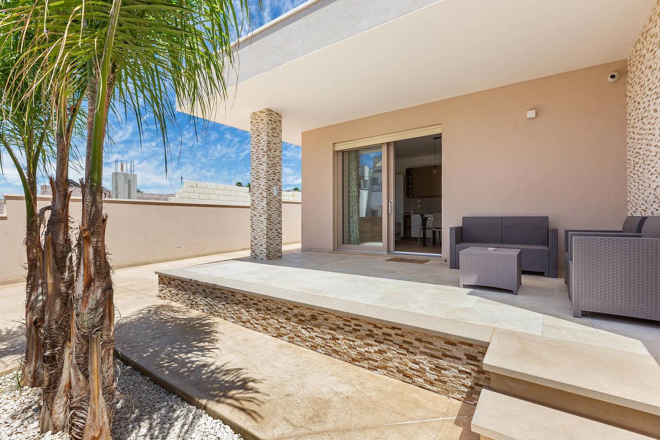 Raksha House by Barbarhouse in Torre Pali, Salve