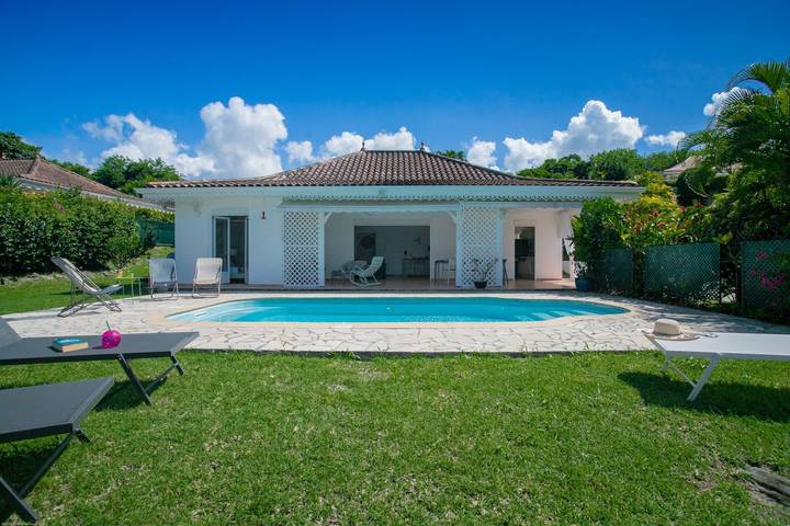 Location de vacances pour 8 personnes, avec piscine ainsi que jardin et terrasse à Le Diamant - 2