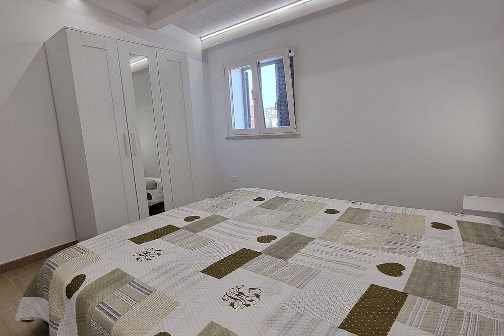 Appartamento intero, Newly renovated apartment with terrace, 5 minutes walk to the beach in Capo Passero, Portopalo di Capo Passero