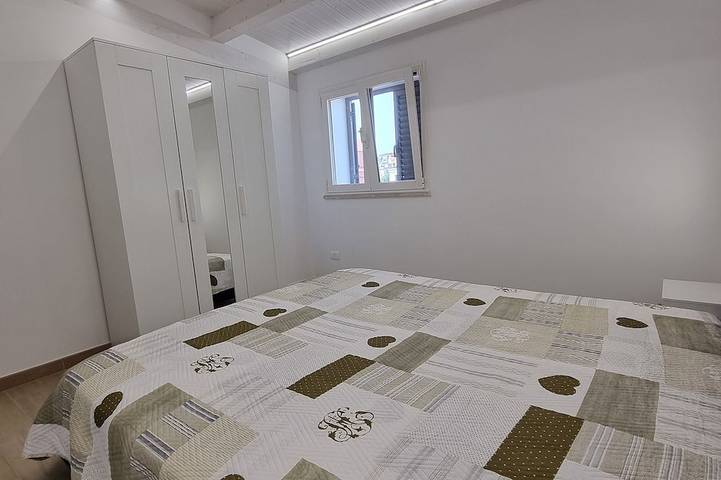 Appartamento intero, Newly renovated apartment with terrace, 5 minutes walk to the beach in Capo Passero, Portopalo di Capo Passero