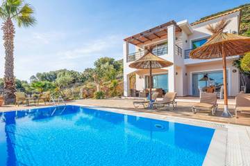 Villa for 4 People in North Crete, Photo 1