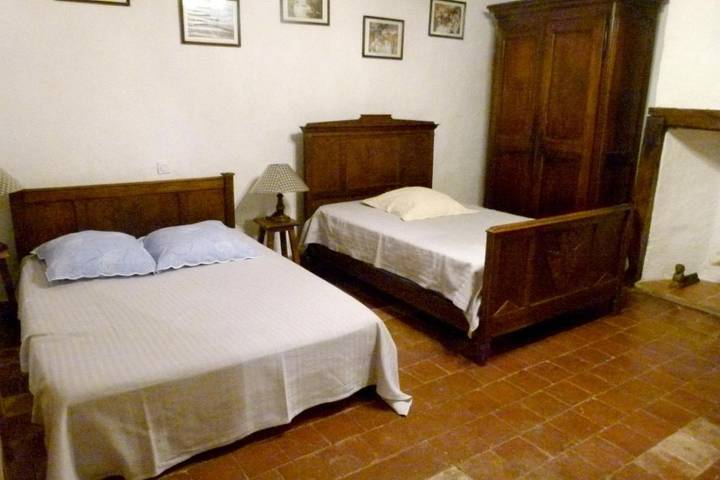 Location de vacances pour 6 personnes, avec piscine ainsi que jardin et terrasse à Ornézan - 4