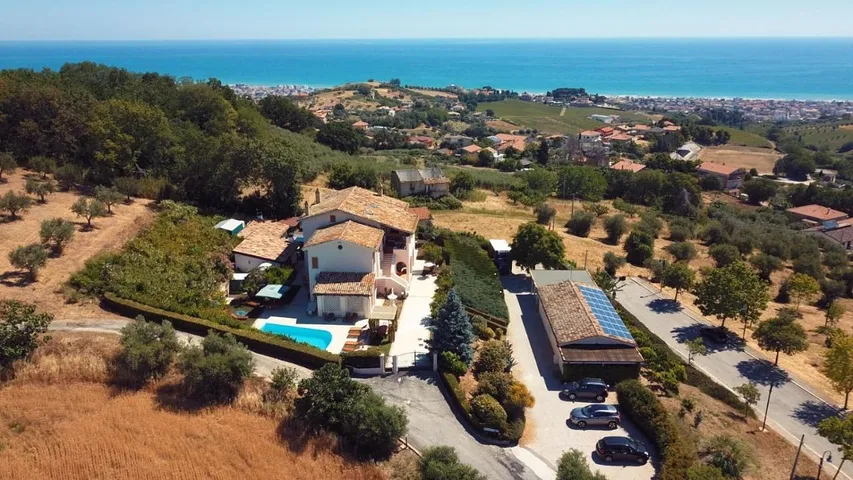 Chambre d’hôte pour 2 personnes, avec terrasse ainsi que piscine et jardin - 1