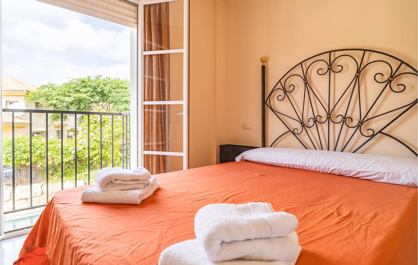 Appartement de vacances entier, Appartement vue mer avec terrasse et piscine extérieure in Riviera del Sol, Mijas