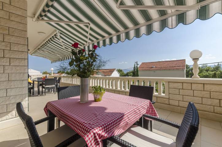 Gîte pour 9 personnes, avec terrasse et jardin à Bol - 4