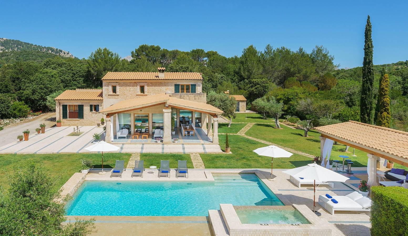 Beautiful Villa "Golf Marina" with Mountain View, Pool, Whirlpool, Wi-Fi and Air Conditioning in Pollença, North Majorca