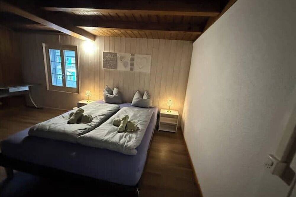 Geheel appartement, Happy Life Wimmis - Holiday apartment with terrace at the gateway to the Bernese Oberland in Spiez, Meer van Thun