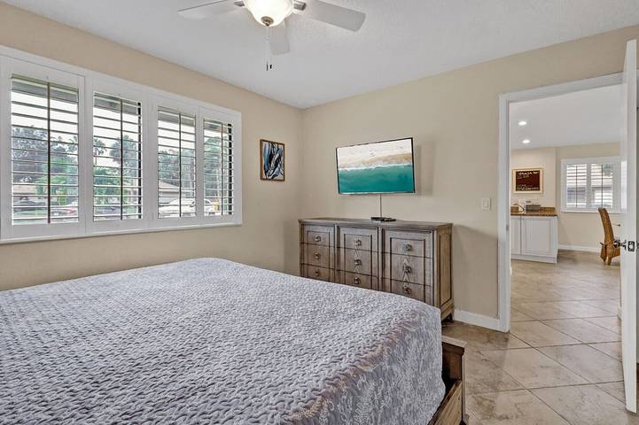 Vacation rental for 4 people, with hot tub and terrace as well as pool, with pets in Palm Beach Gardens