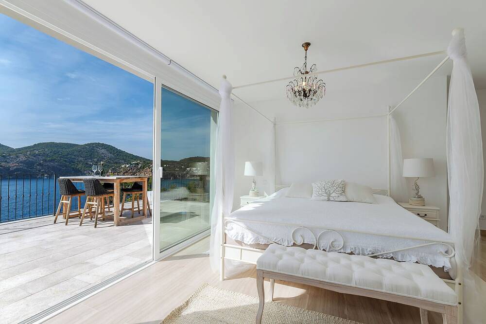 Spectacular pool villa in Camp de Mar with stunning views in Camp de Mar, West Majorca