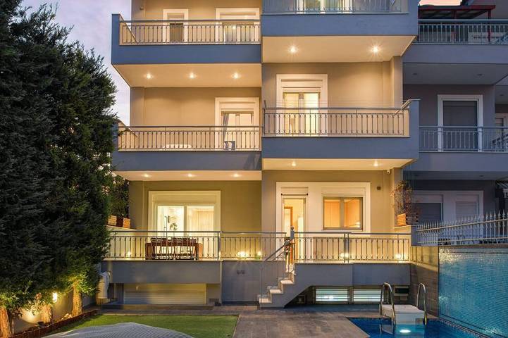 Villa für 11 Personen, mit Balkon in Voula