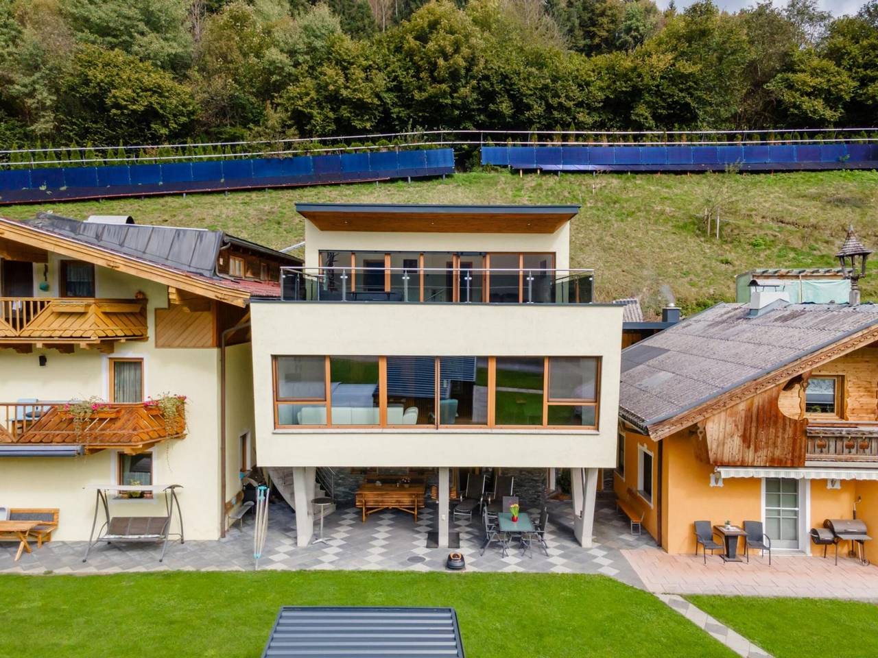 Modern Apartment in Stuhlfelden with Hot Tub in Mittersill, Pinzgau