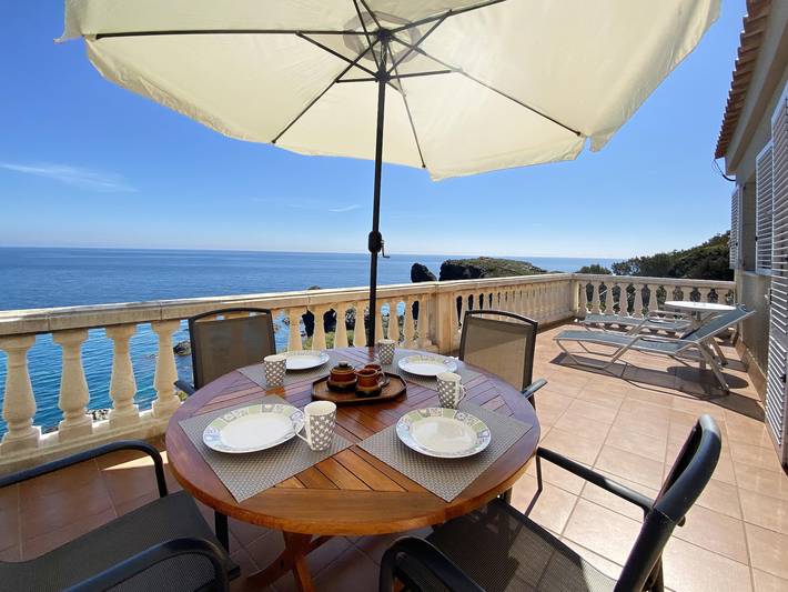 Apartamento para 4 personas, con piscina además de terraza y vistas al mar en Begur