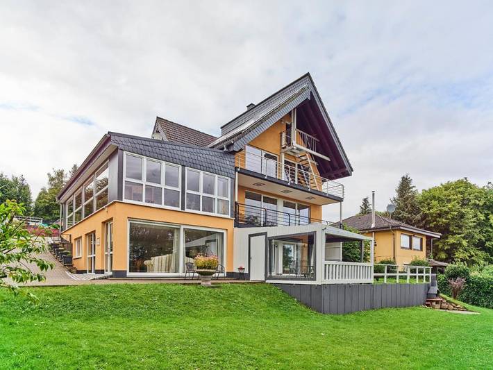 Ferienhaus für 10 Personen, mit Sauna und Pool sowie Ausblick und Garten, kinderfreundlich in Hellenthal - 3