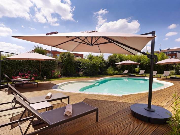 Hôtel pour 2 personnes, avec Terrasse ainsi que Jardin et Piscine dans Aeroport Toulouse - Blagnac - 2
