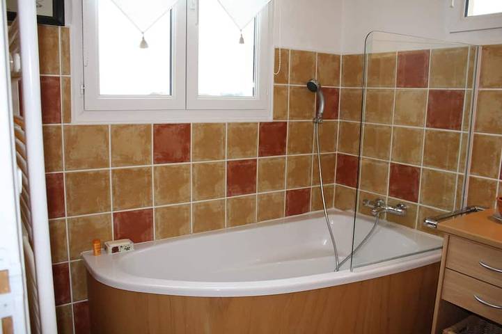 Gîte pour 6 personnes, avec jardin et piscine à Courry - 4