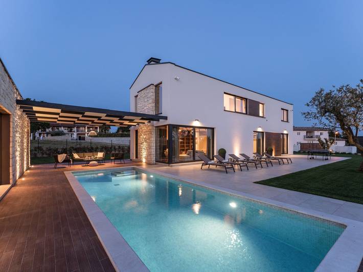 Ferienhaus für 8 Personen, mit Balkon und Terrasse sowie Garten und Sauna