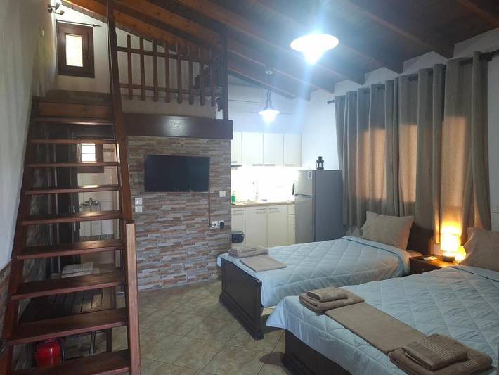 Gîte pour 5 personnes, avec Balcon ainsi que Terrasse et Vue dans Ormos Panagias