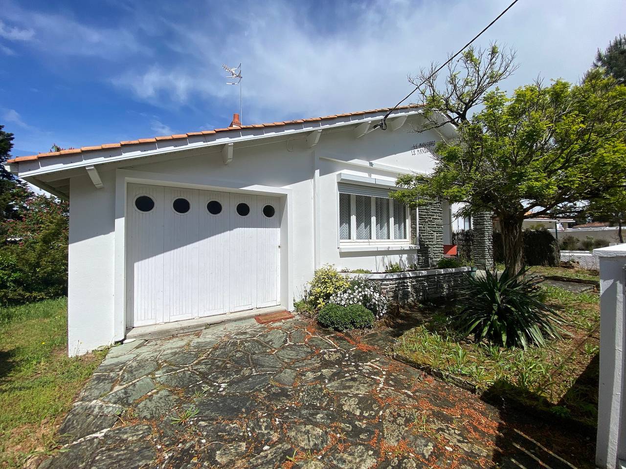 Holiday Villa in a Quiet Residential Area Near Beach, Wifi, Sleeps 6 in La Tranche-sur-Mer, Vendée