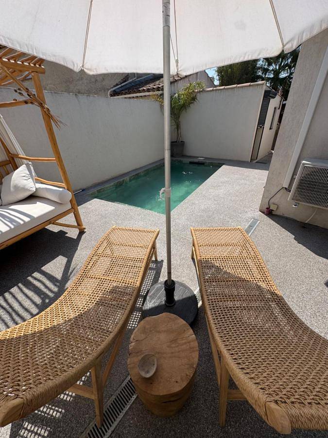 Gîte pour 4 personnes, avec terrasse et piscine ainsi que jardin et jacuzzi à Marignane - 4