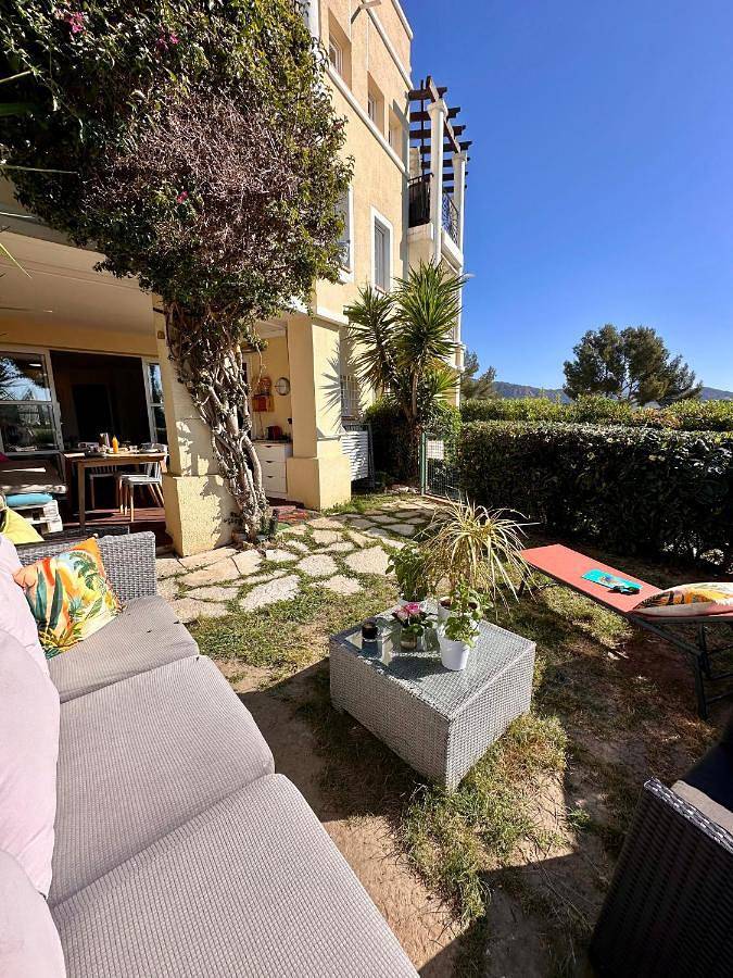 Gîte pour 4 personnes, avec jardin et piscine ainsi que jacuzzi et bassin pour enfant dans Golf De Cap Esterel - 2