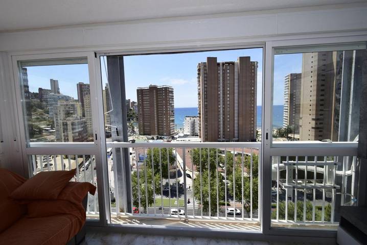 Chalet para 4 personas, con balcón además de jardín y piscina en Benidorm