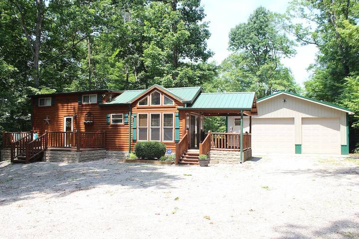 Vacation house for 8 people, with hot tub and terrace in Lake Cumberland
