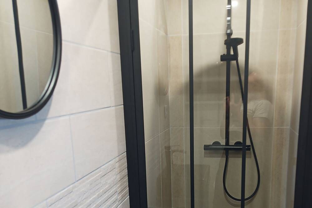 Grande chambre privée, équipée. in Le Teich, Région d'Arcachon
