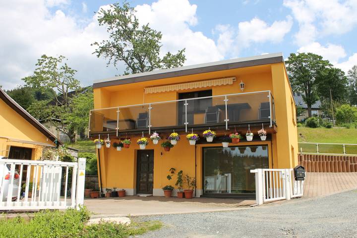 Ferienhaus für 4 Personen, mit Balkon und Ausblick in Klingenthal