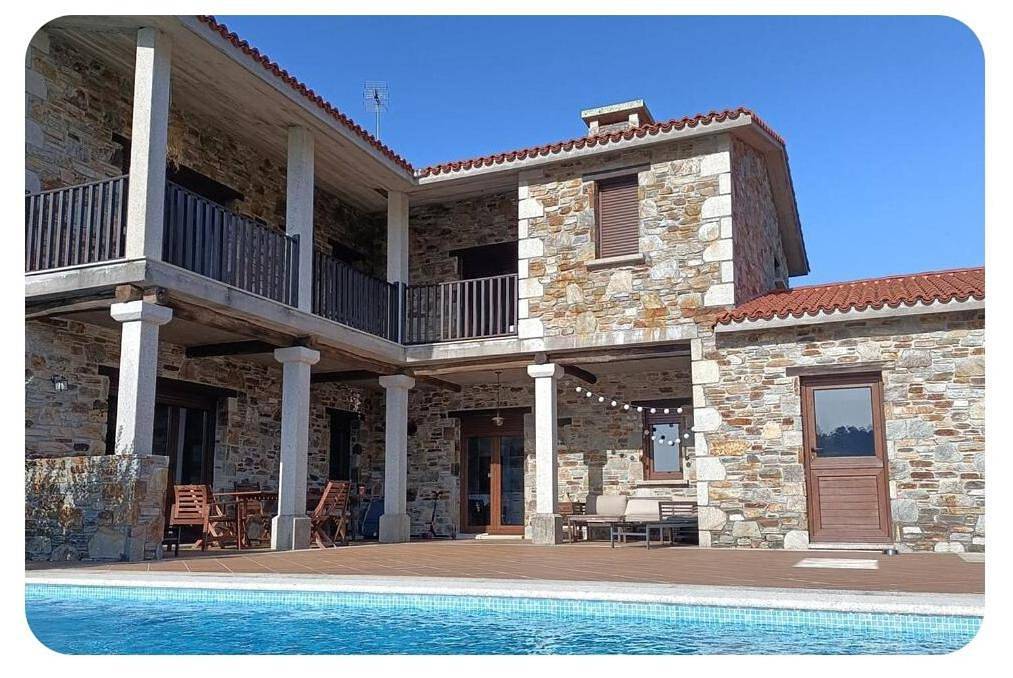 Three-Bedroom House in Meaño, Rias Baixas
