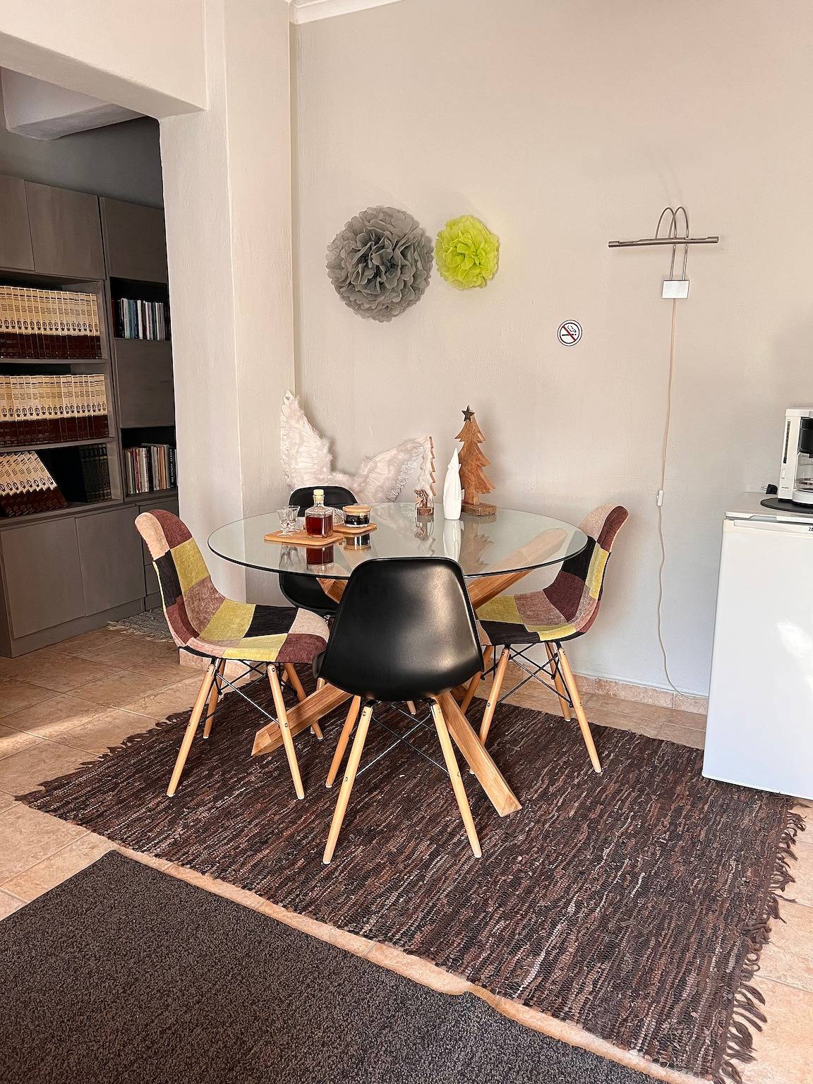 Neoklassizistisches Gästehaus im Erdgeschoss mit Garten und privatem Parkplatz in Drama Stadt, Ostmakedonien und Thrakien