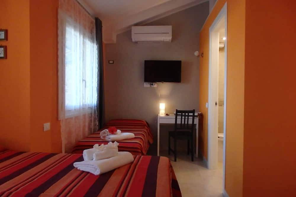 Casacilla, moderne Doppelhaushälfte mit Aussicht und Garten in Capitana, Cagliari Provinz