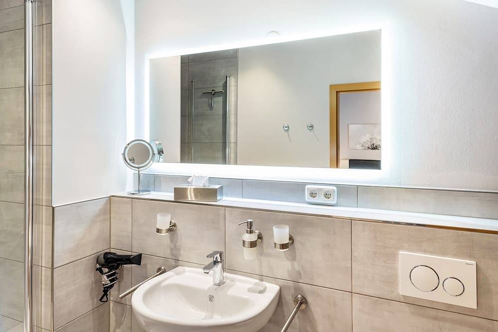 Ganze Wohnung, Apartment 'Über dem Pub' mit Wlan und Klimaanlage in Michendorf, Mittelmark