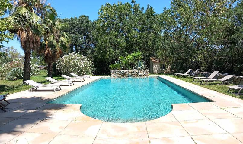 Gîte pour 9 personnes, avec piscine et jacuzzi ainsi que sauna et jardin