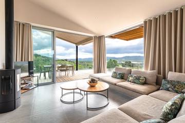 Location de vacances pour 14 personnes, avec terrasse ainsi que jardin et piscine à Pianottoli-Caldarello