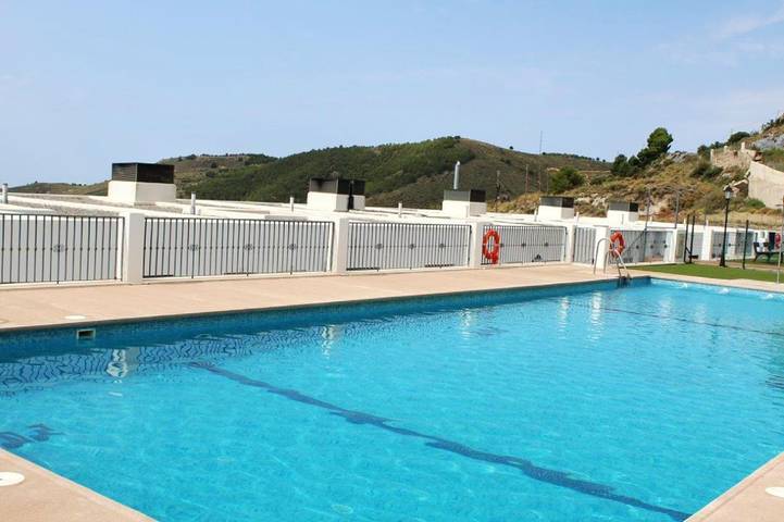 Apartamento de vacaciones para 4 personas, con jardín además de piscina y balcón - 1