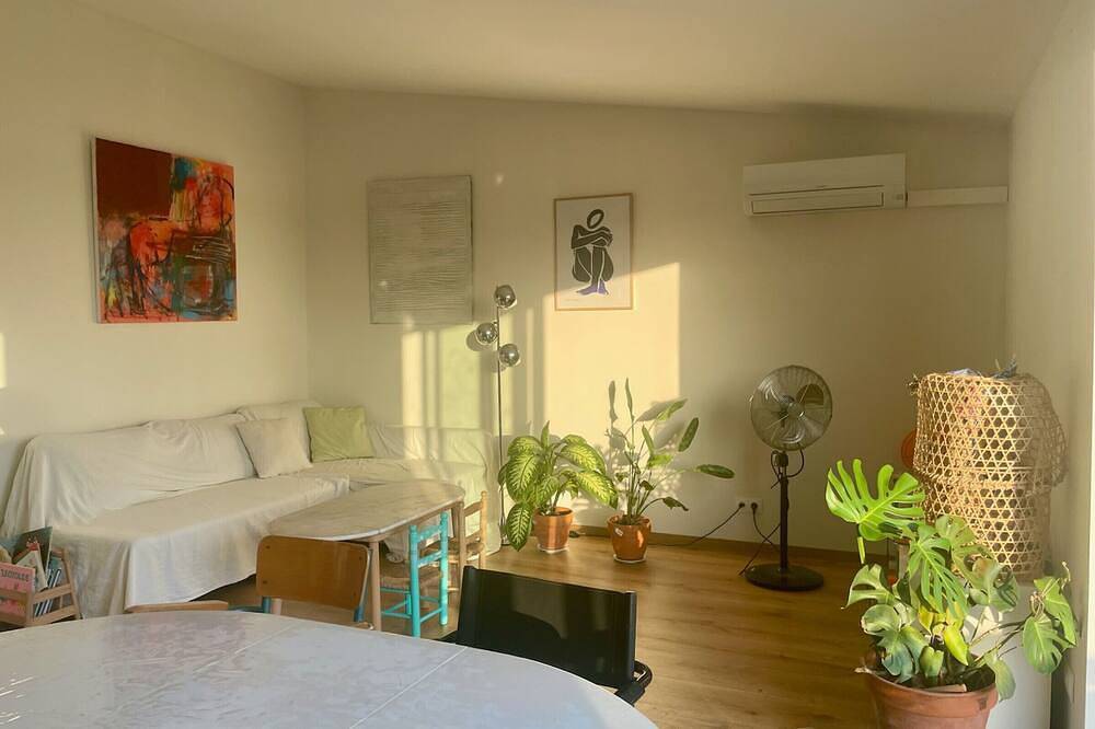 Appartement entier, Évasion Authentique au Cœur de Laroque des Albères in Laroque-des-Albères, Région de Céret