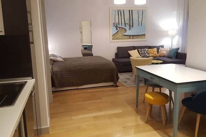 Appartamento intero, Appartamento in Trastevere free wi-fi fibra 1GBs climatizzato cucina attrezzata. in Roma, Provincia di Roma