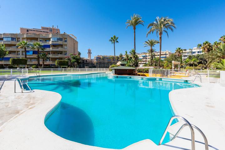 Ferieleilighet for 5 personer, med Balkong og Hage i tillegg til Barnebasseng i Torremolinos