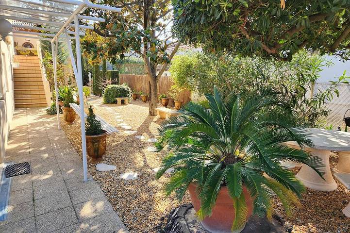 Ferienwohnung für 4 Personen, mit Garten in Arles