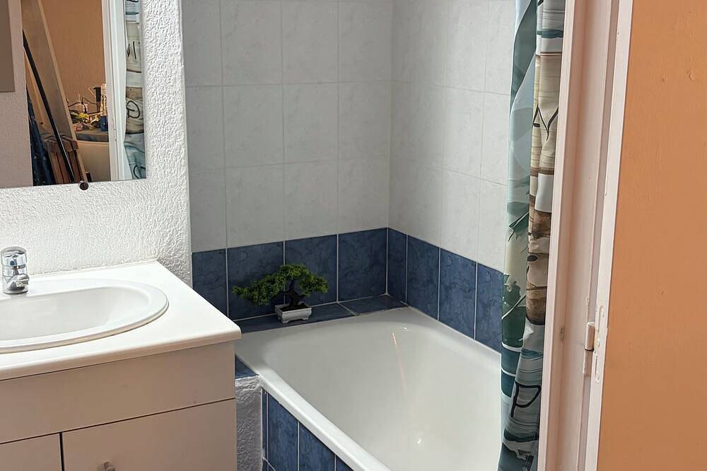 Appartement entier, Piscine, Soleil, Appartement tour confort. Réservez vos vacances parfaites ! in Fréjus, Côte méditerranéenne (France)