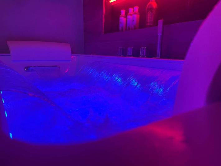 Gîte pour 4 personnes, avec terrasse et jacuzzi à Donzère - 4