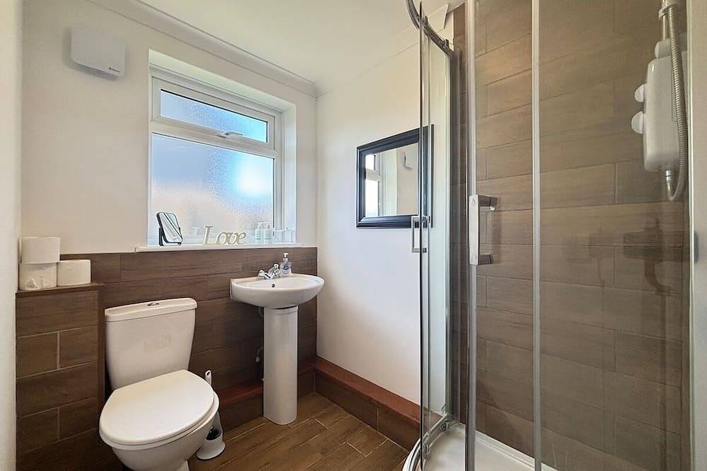 Apartamento entero, 1-Bed Flat • Free Parking • 5 Min Lgw Airport in Crawley, Sussex Occidental