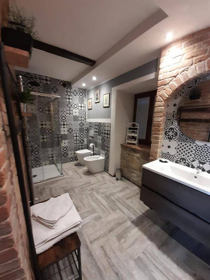 Chambre d’hôte pour 2 personnes, avec terrasse, animaux acceptés à La Morra - 4