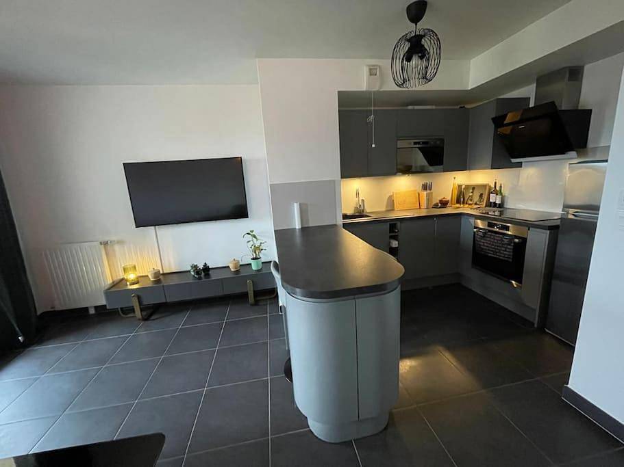 Appartement entier, One-Bedroom Apartment in Bois-Colombes, Hauts-de-Seine