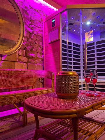 Gîte pour 2 personnes, avec sauna ainsi que jacuzzi et jardin dans 