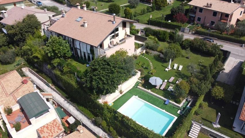 Villa für 10 Personen, mit Seeblick und Pool sowie Garten und Ausblick, kinderfreundlich am Gardasee - 2