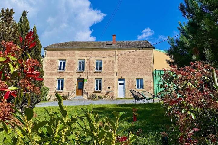 Location de vacances pour 9 personnes, avec jardin dans Écordal